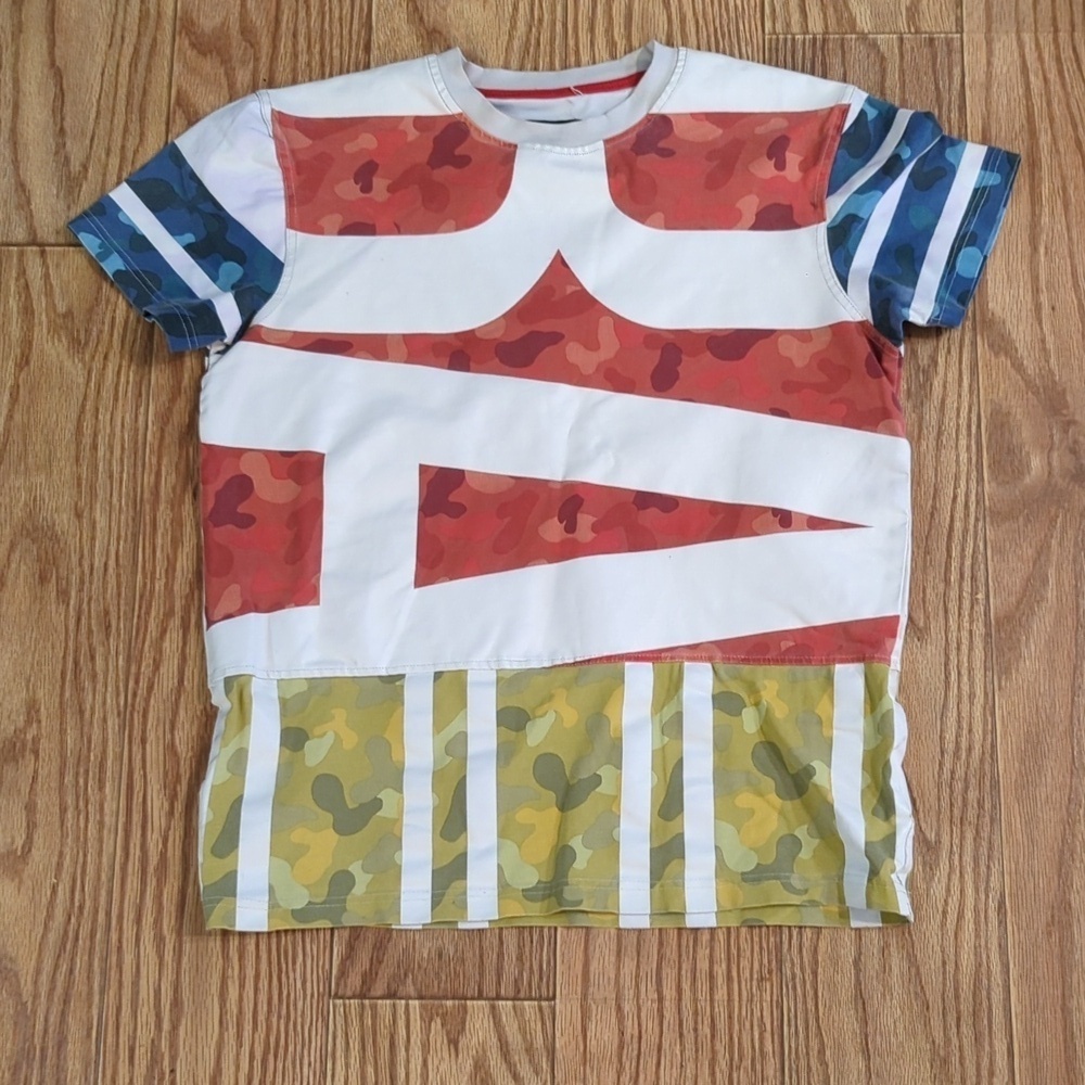 Ron Bass "BASS" 100% cotton graphic t-shirt camo red blue green, men's size S